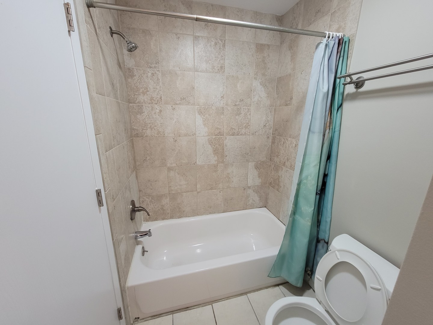 547 EAST Avenue, Streamwood, IL 60107