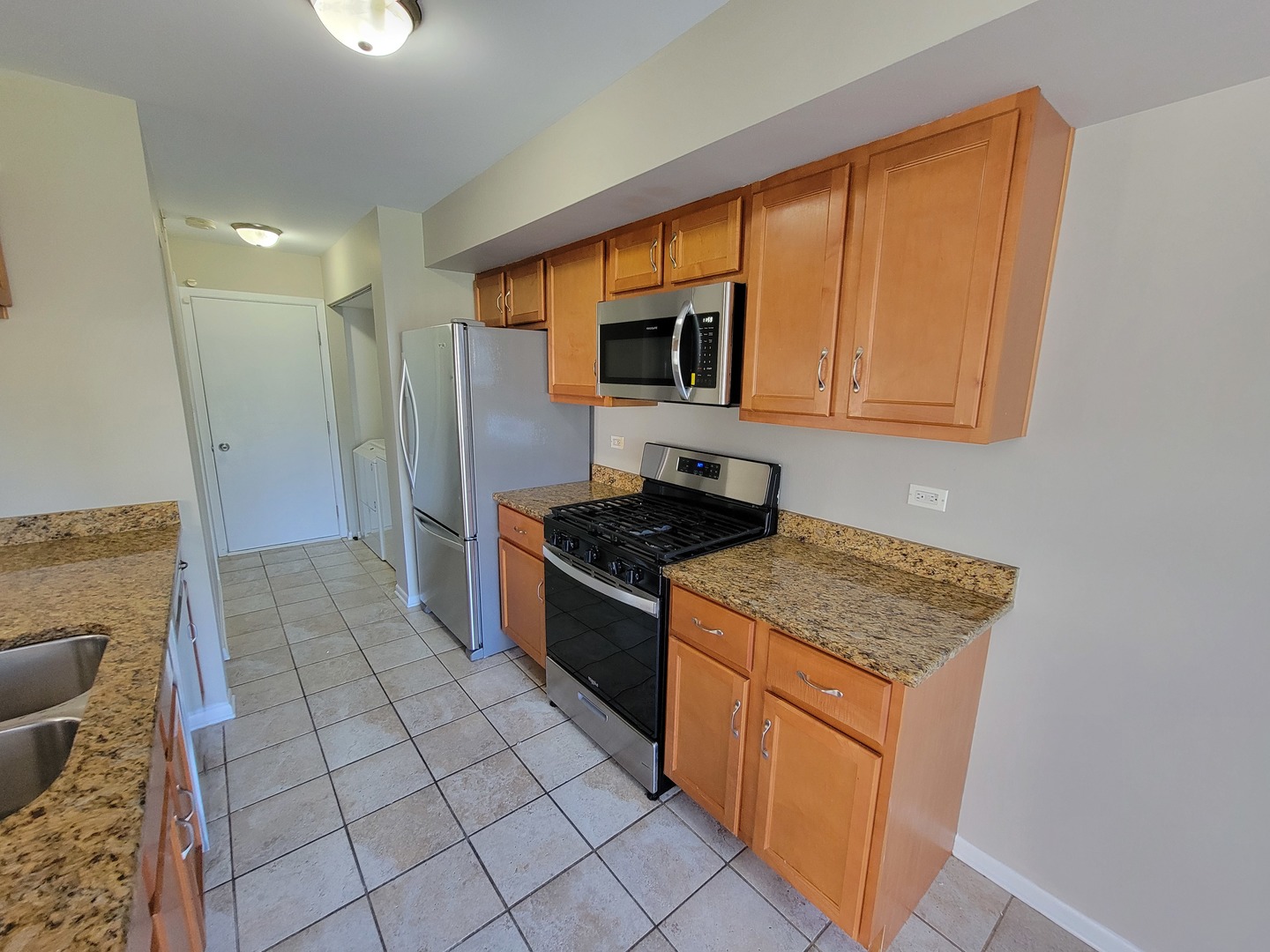 547 EAST Avenue, Streamwood, IL 60107