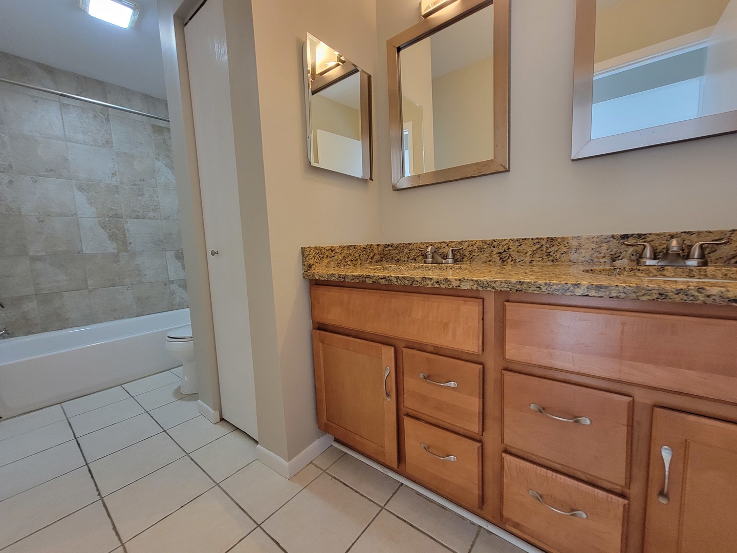 547 EAST Avenue, Streamwood, IL 60107