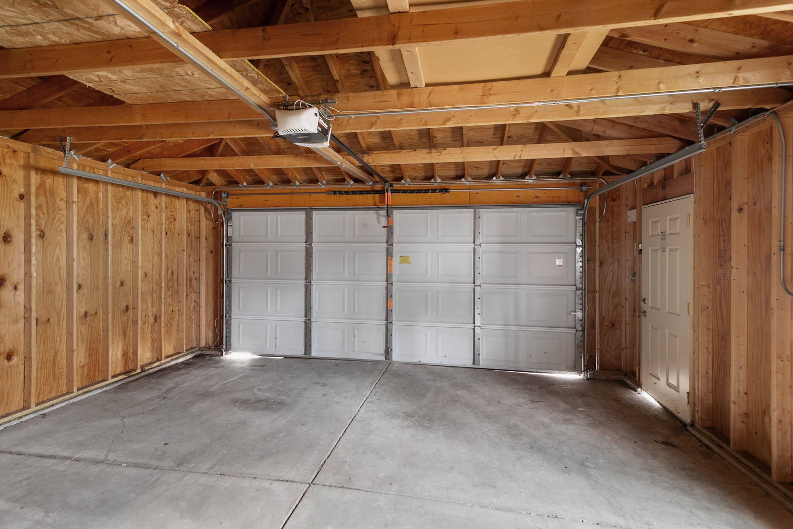 1529 Leslie Avenue, Round Lake Beach, IL 60073