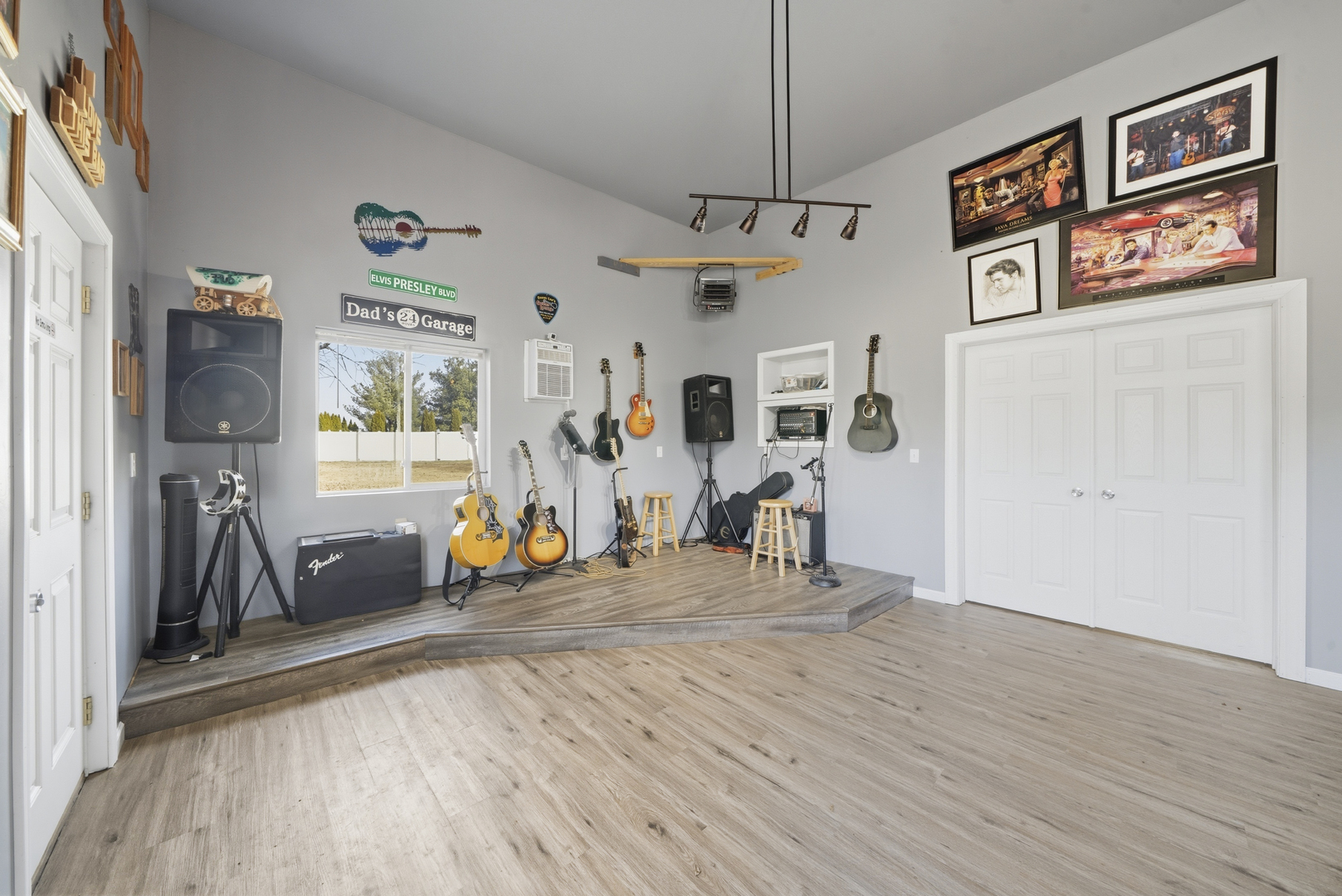 2356 N 4060th Road, Sheridan, IL 60551