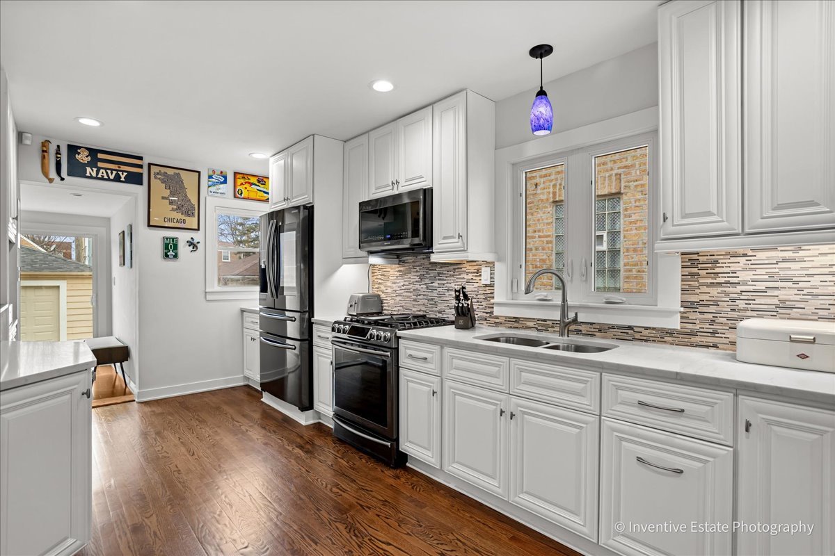 4956 N Menard Avenue, Chicago, IL 60630