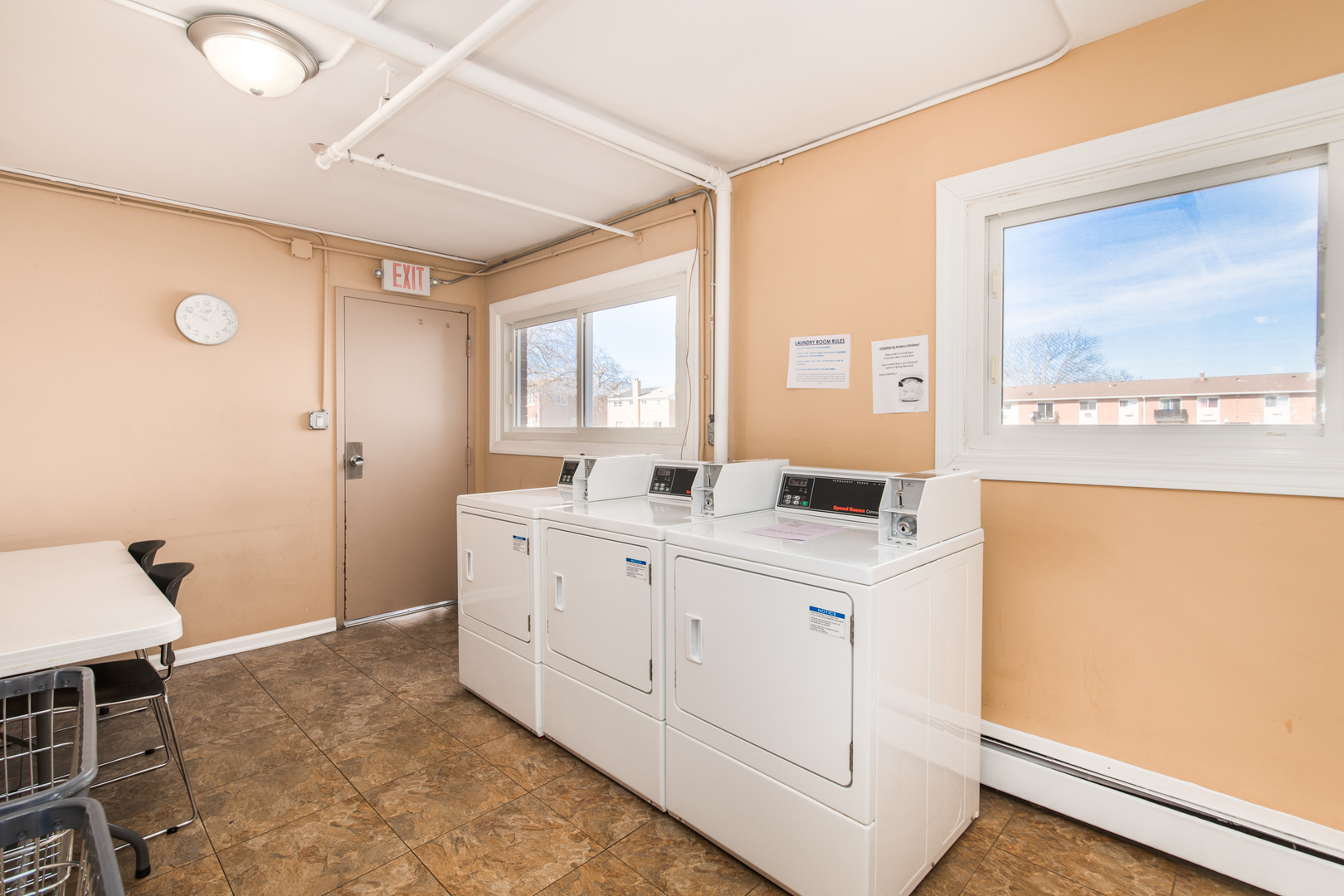 9500 Dee Road #202B, Des Plaines, IL 60016