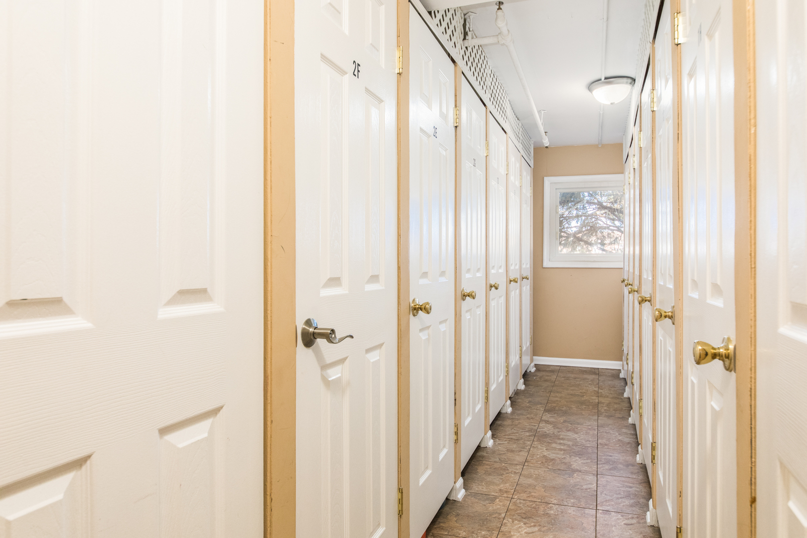 9500 Dee Road #202B, Des Plaines, IL 60016