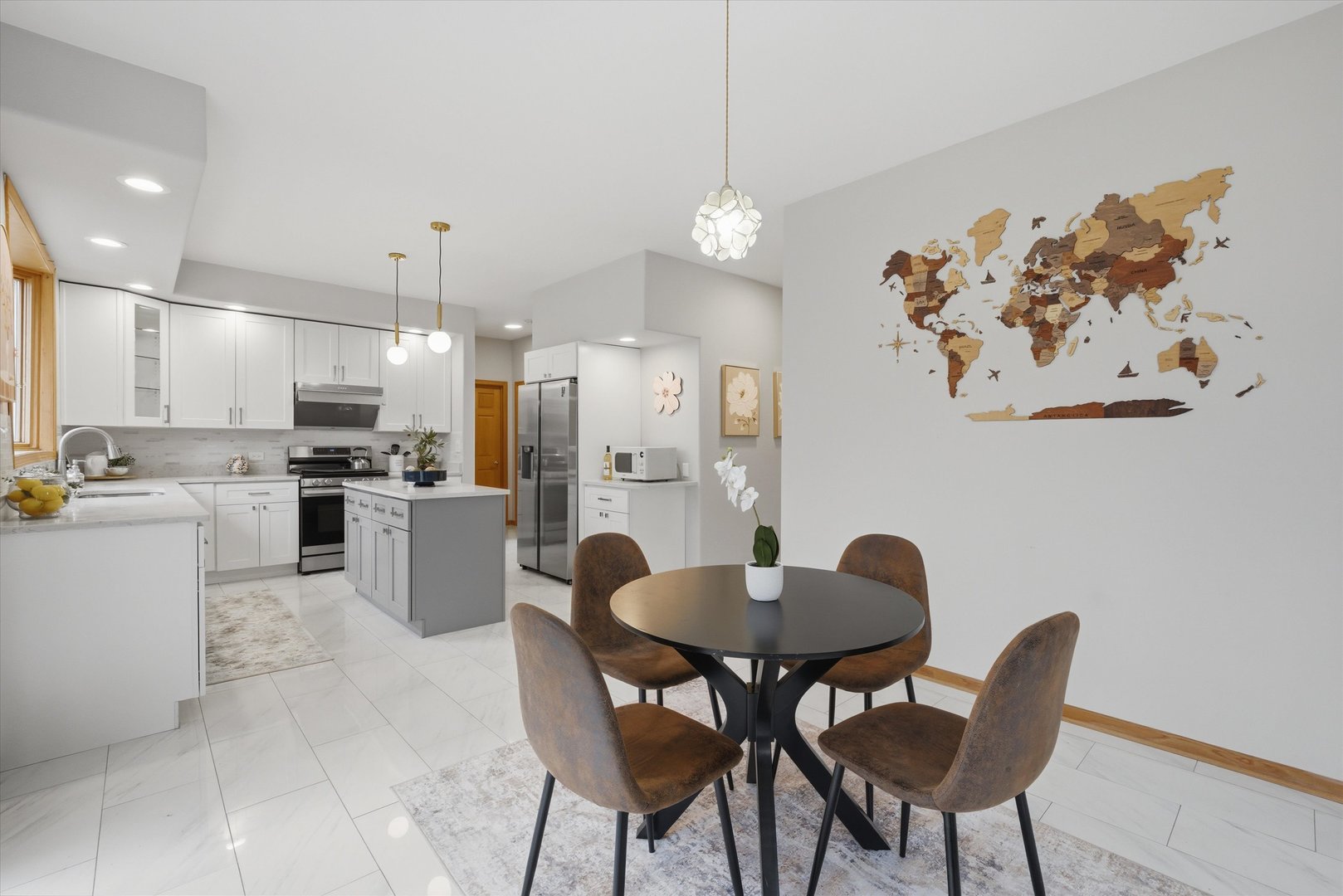 15W641 81st Street, Burr Ridge, IL 60527