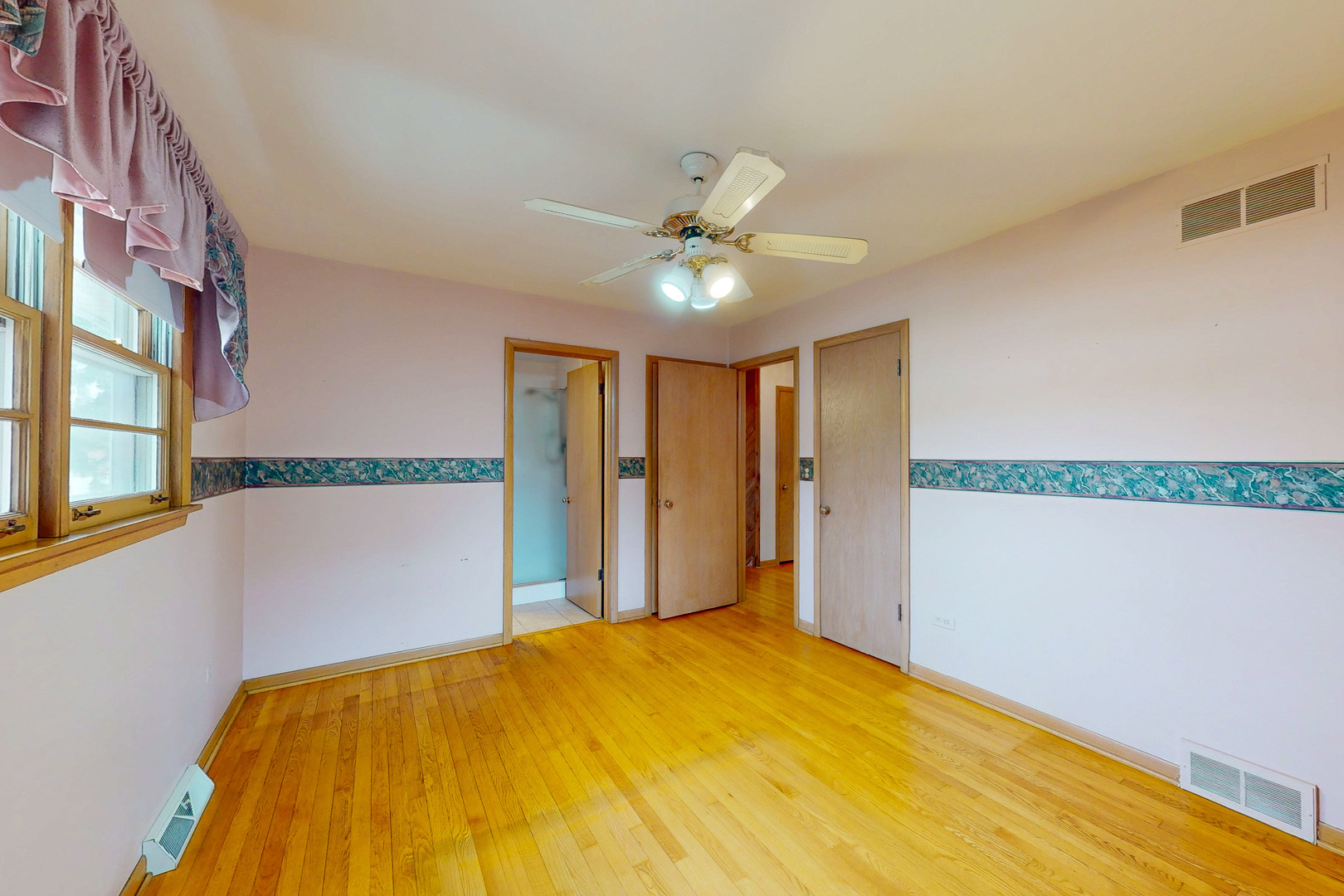 4N163 5th Avenue, Addison, IL 60101