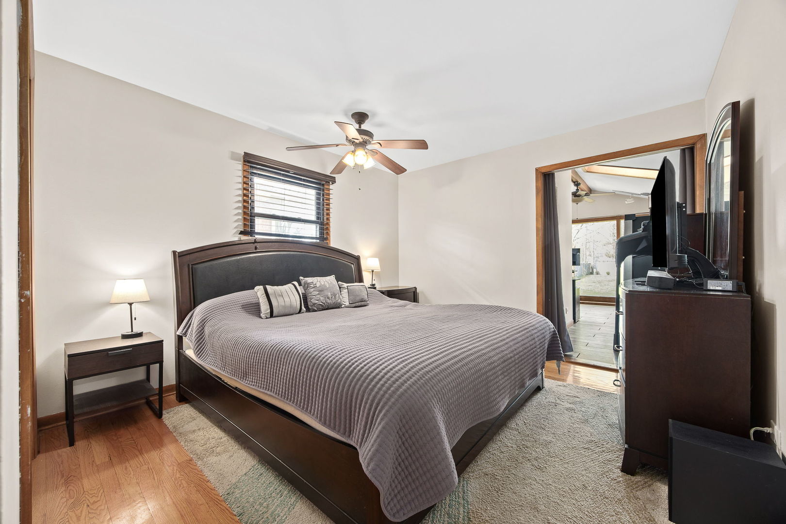 5960 Pershing Avenue, Downers Grove, IL 60516