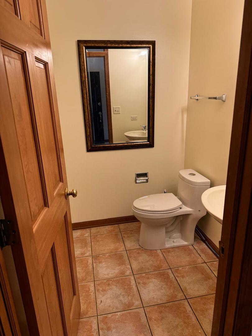 2527 Oneida Lane #2527, Naperville, IL 60563