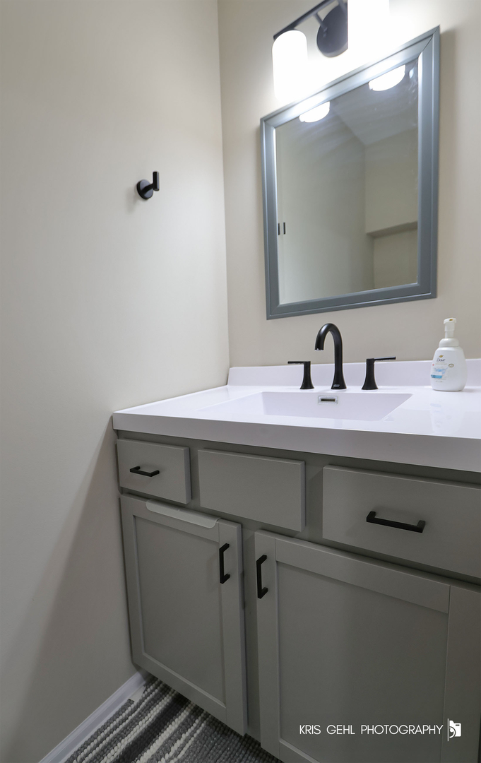 Round Lake, IL 60073