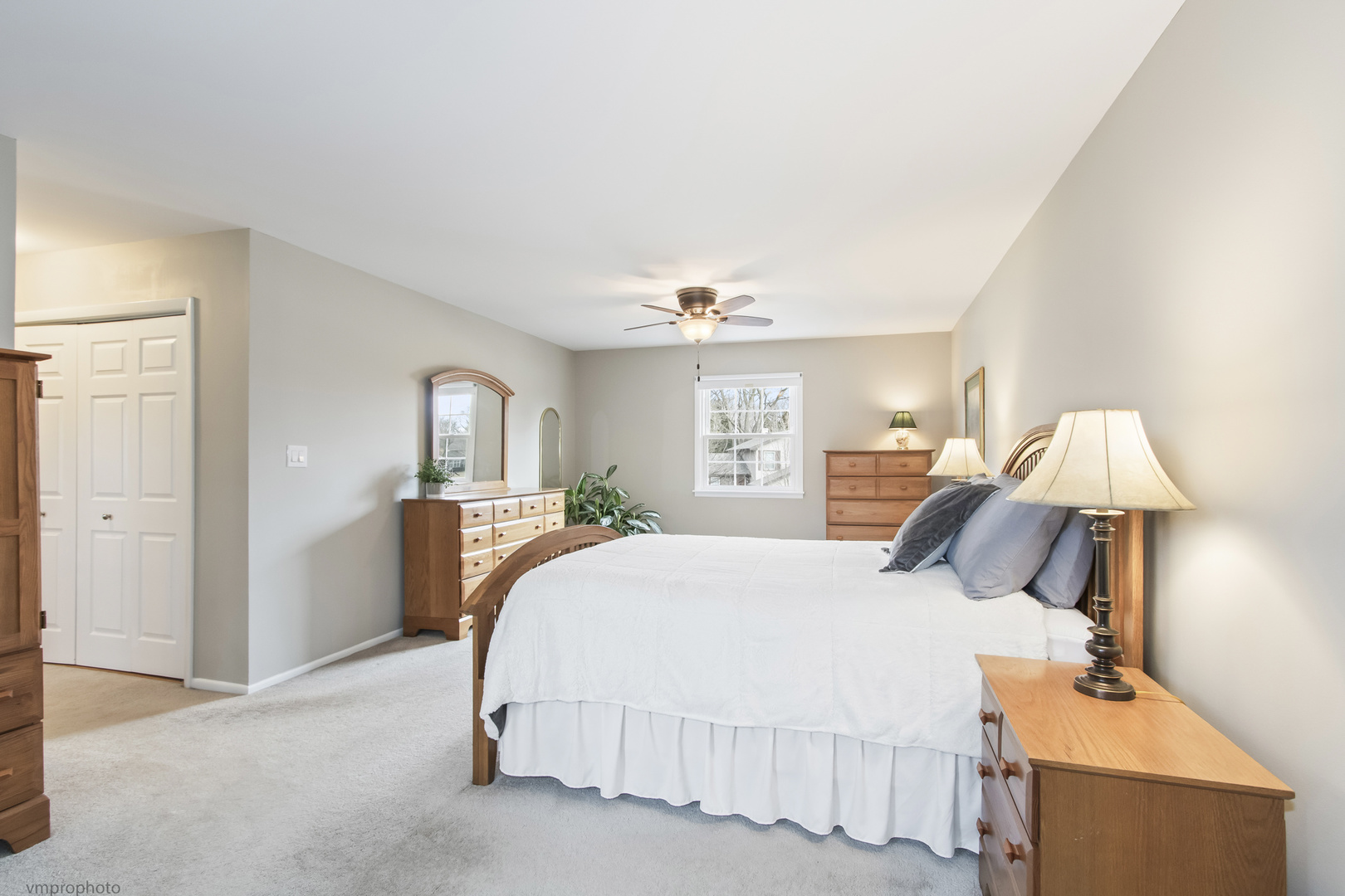 913 Warwick Lane, Libertyville, IL 60048