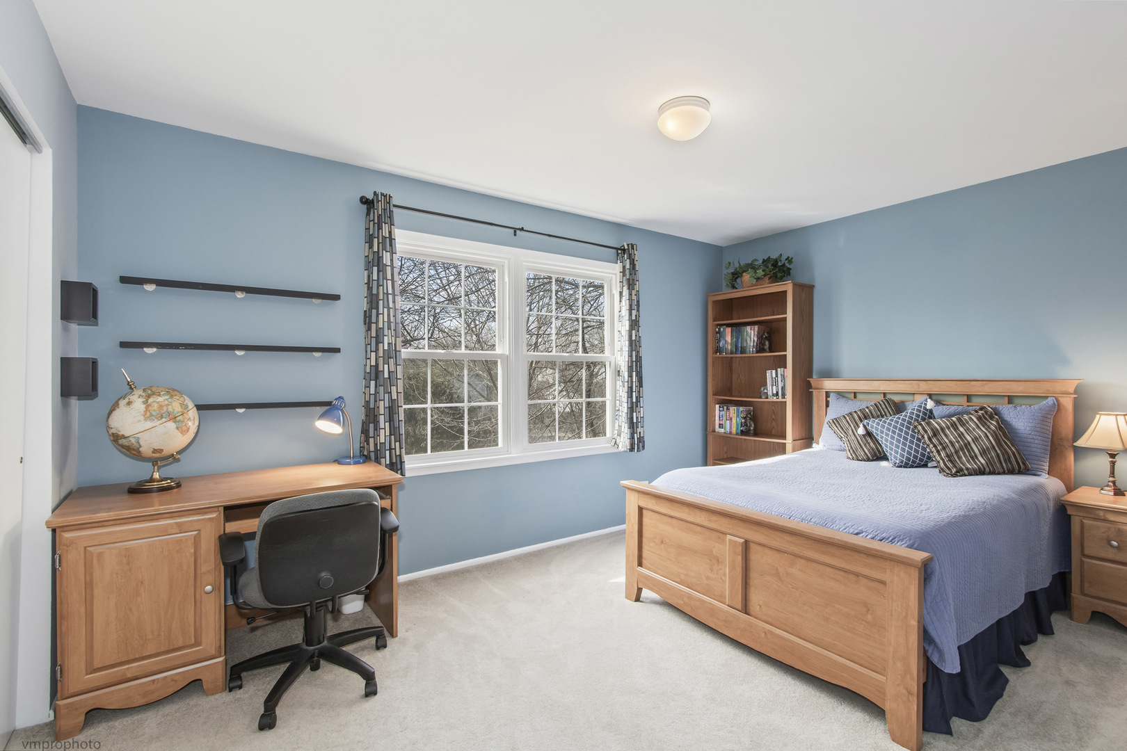 913 Warwick Lane, Libertyville, IL 60048