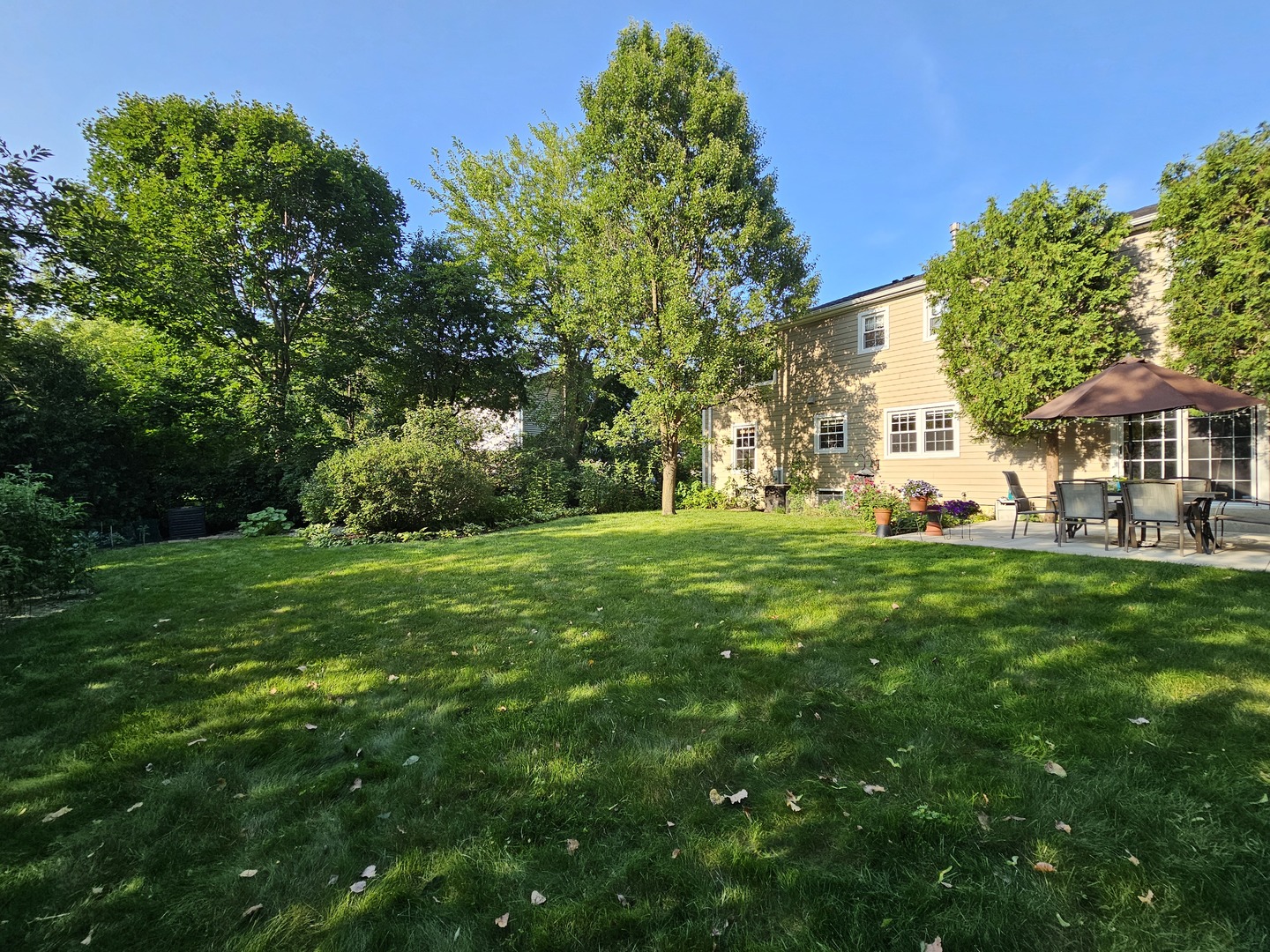 913 Warwick Lane, Libertyville, IL 60048