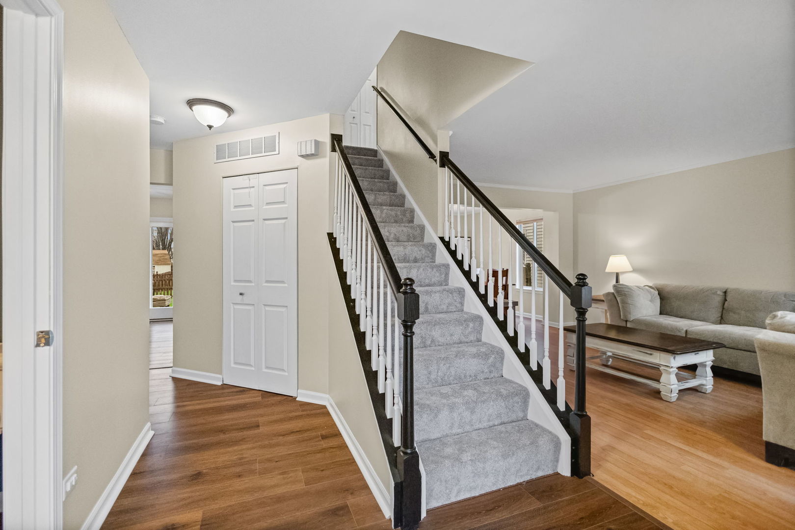 1060 Selma Lane, Naperville, IL 60540