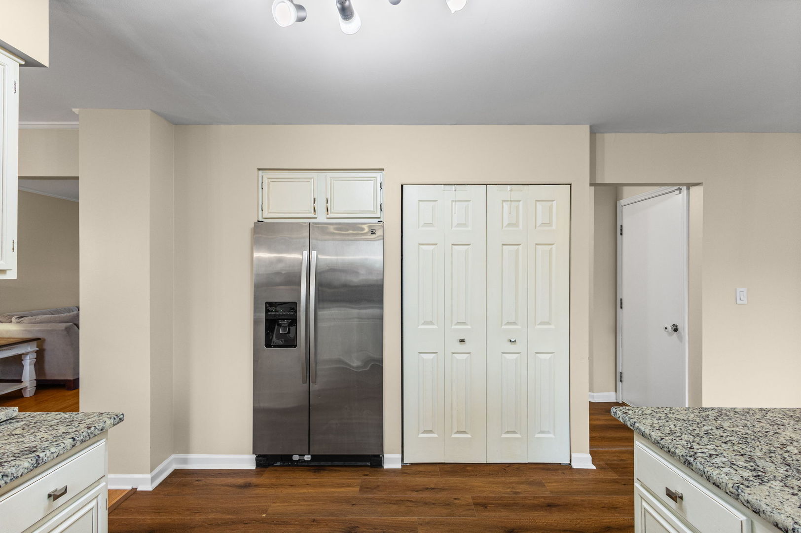 1060 Selma Lane, Naperville, IL 60540