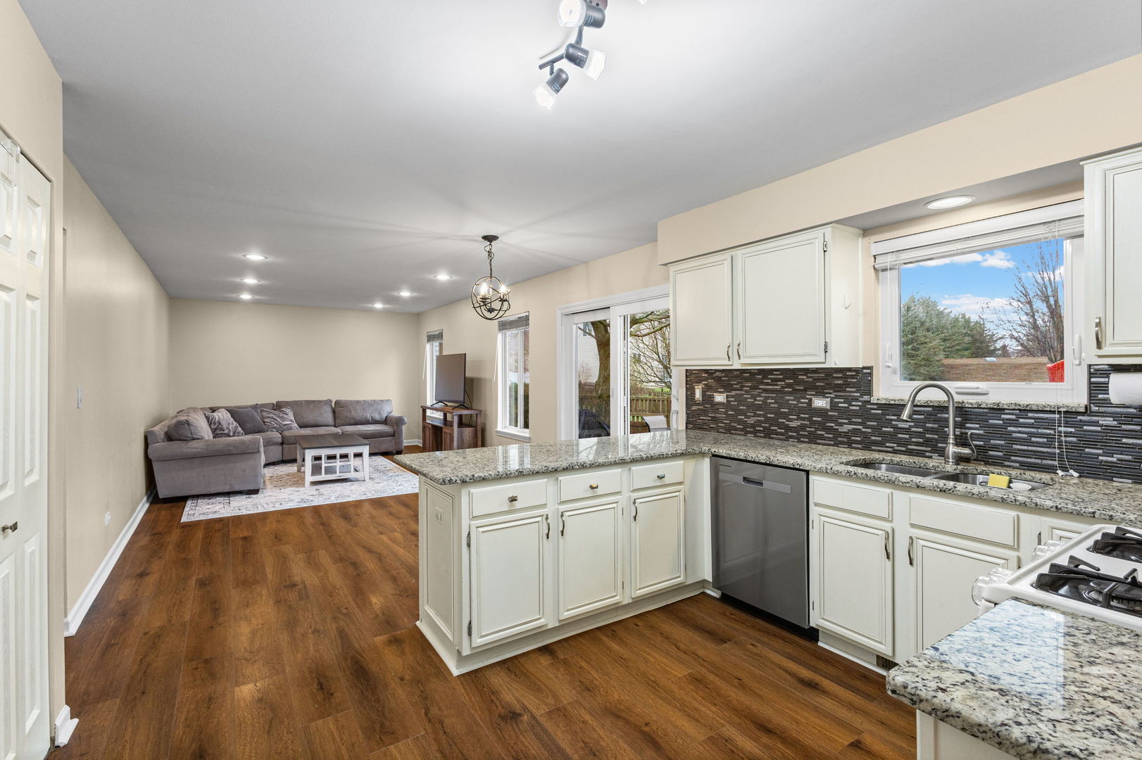 1060 Selma Lane, Naperville, IL 60540