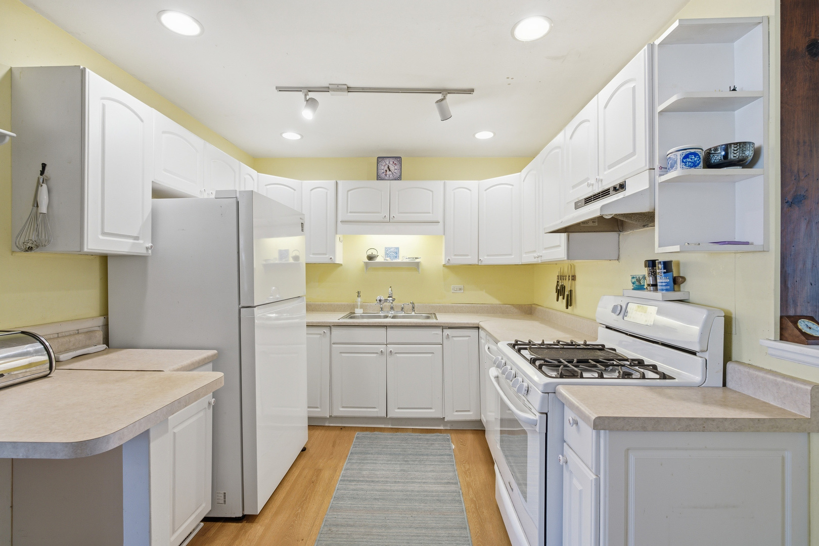 5429 Benton Avenue, Downers Grove, IL 60515