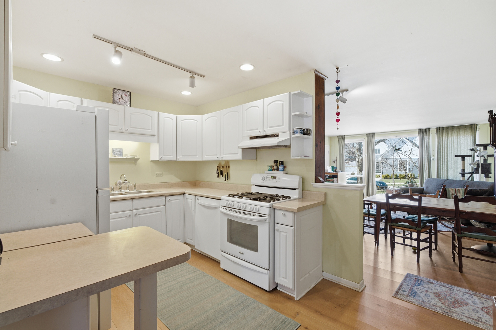 5429 Benton Avenue, Downers Grove, IL 60515