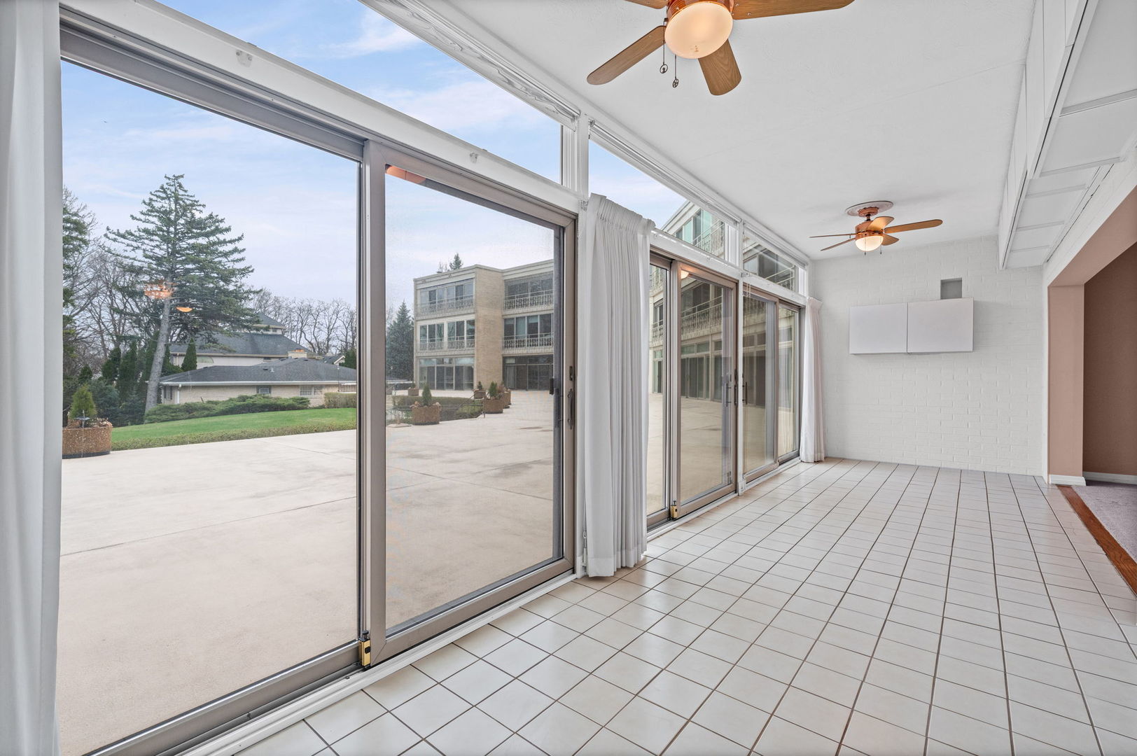 1 N Dee Road #1B, Park Ridge, IL 60068