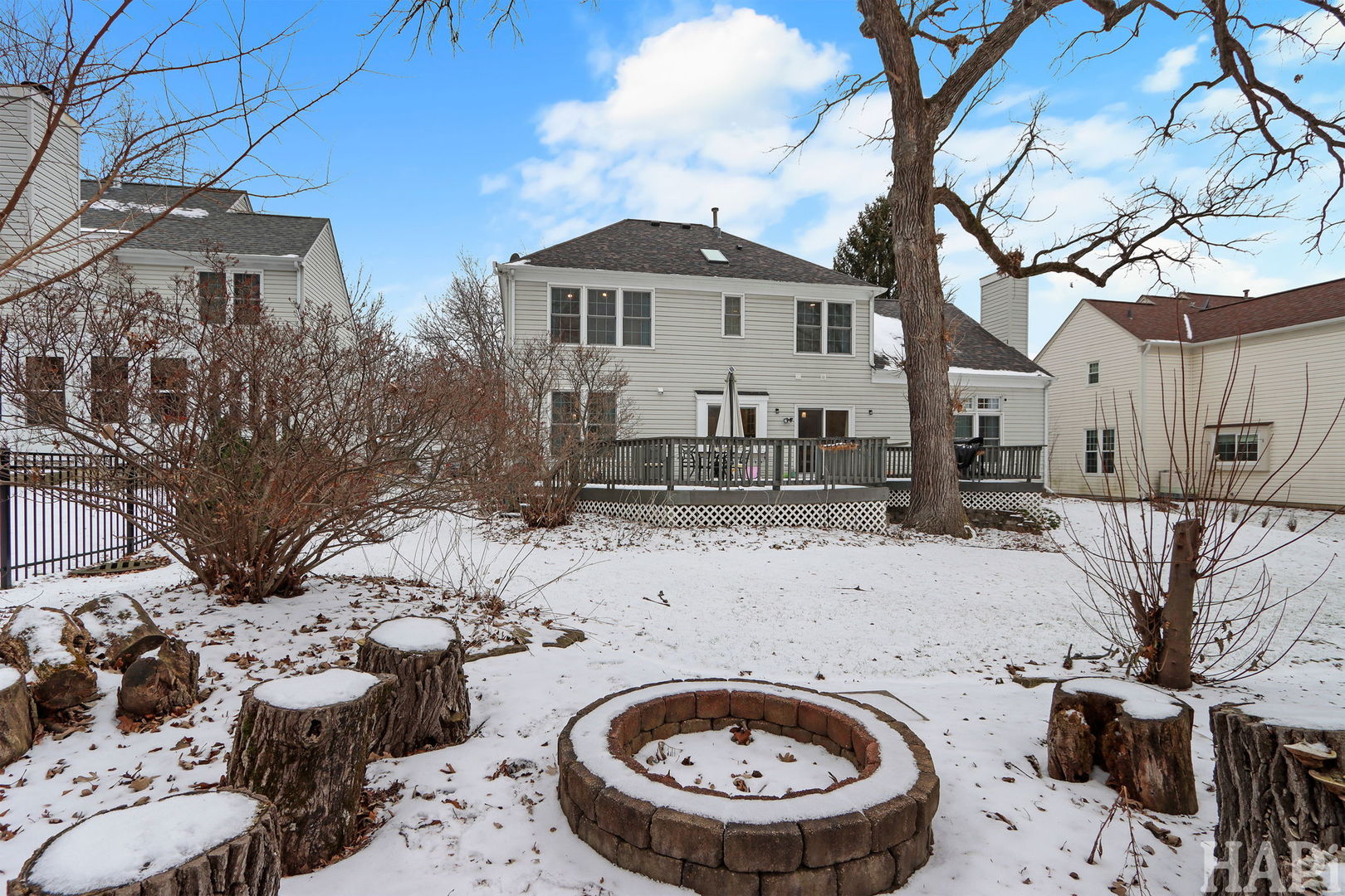 1121 Williamsburg Circle, Grayslake, IL 60030