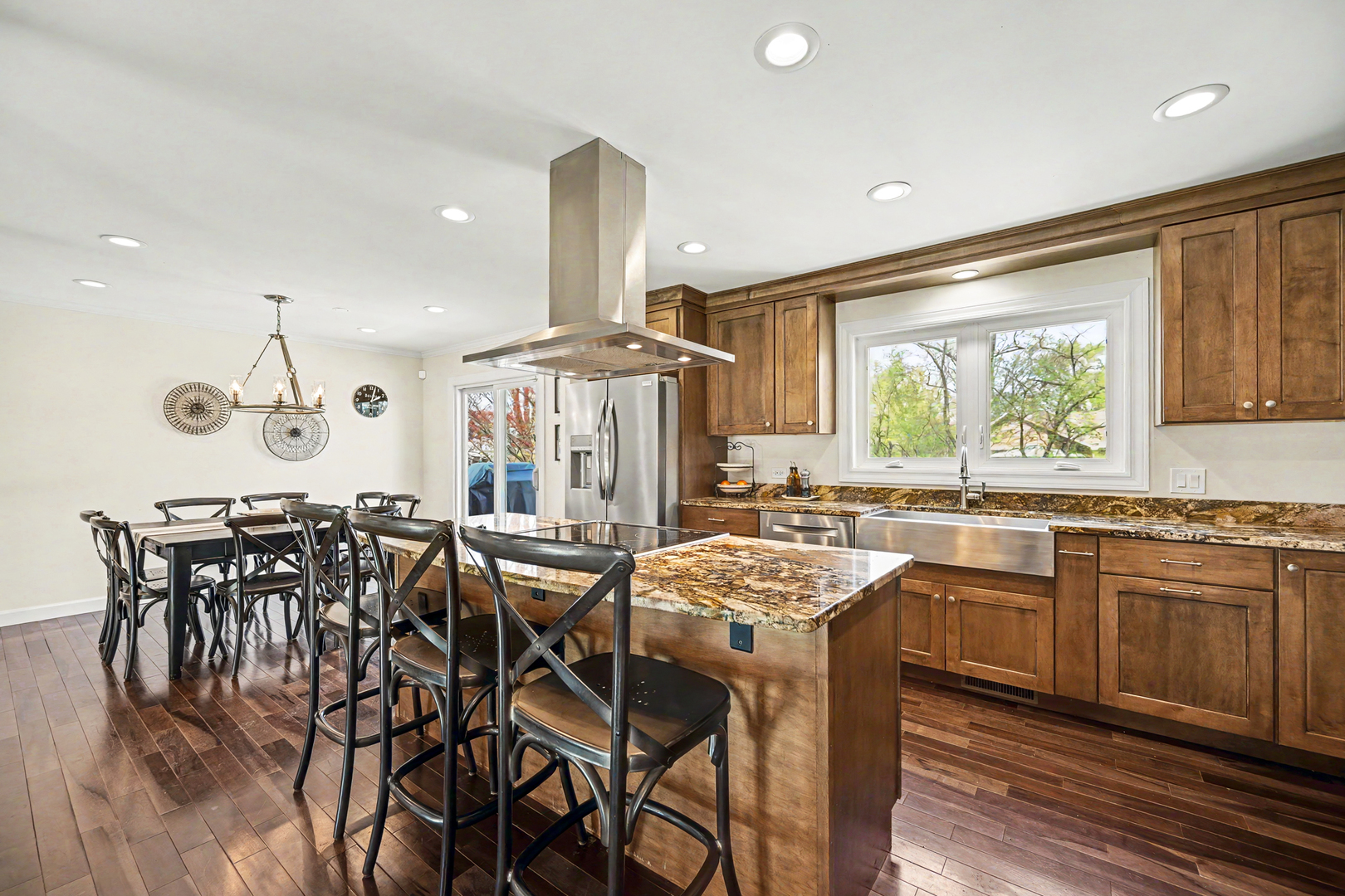 610 W Noyes Street, Arlington Heights, IL 60005