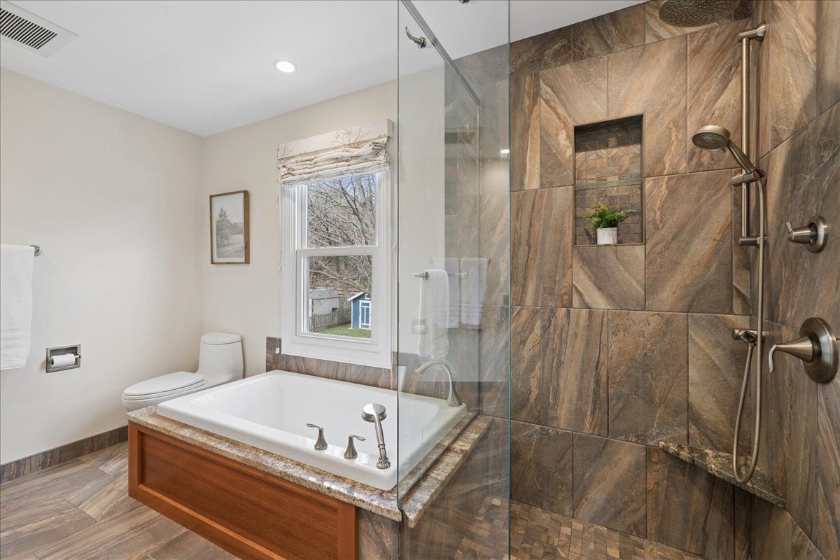 334 E Winchester Road, Libertyville, IL 60048