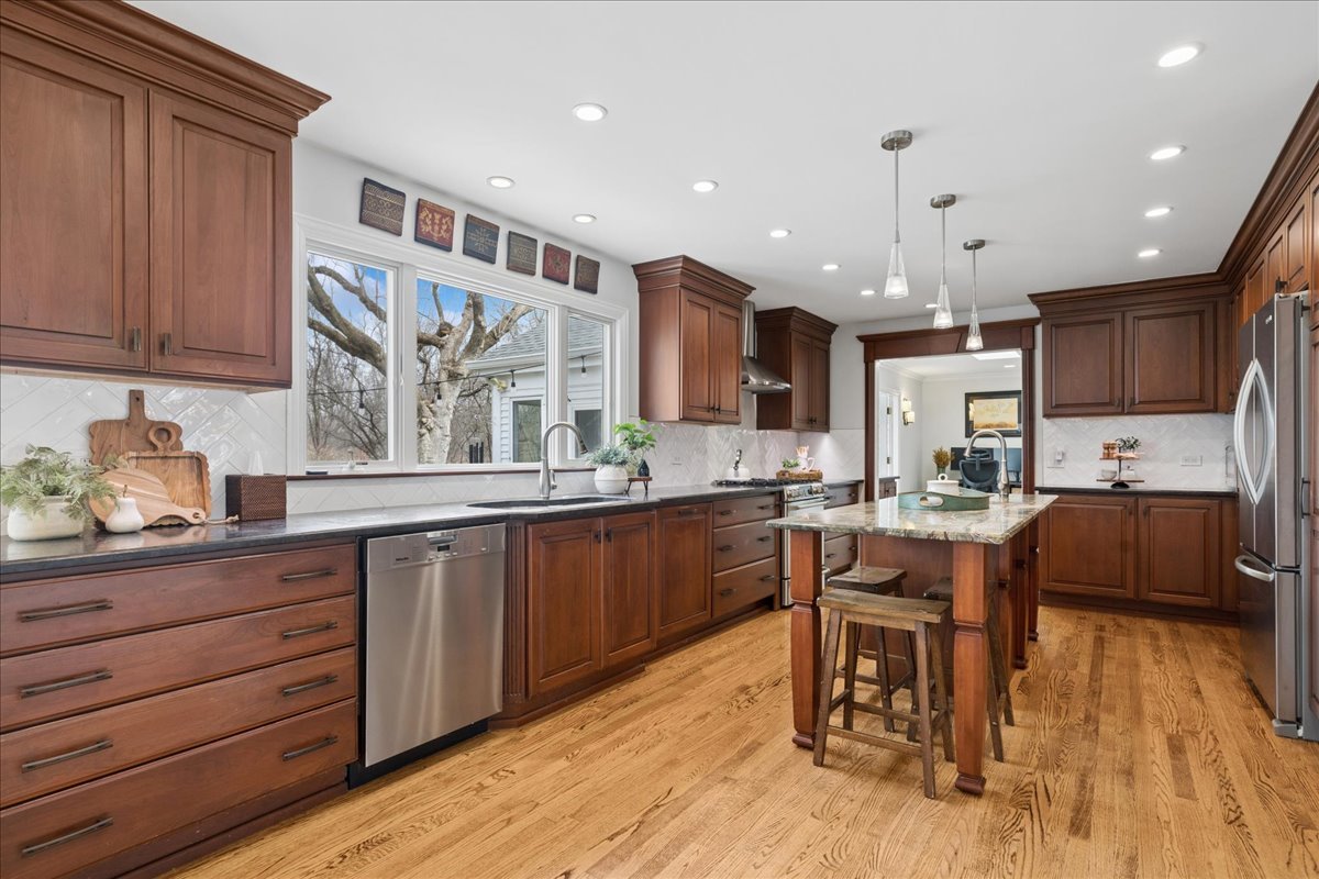 334 E Winchester Road, Libertyville, IL 60048