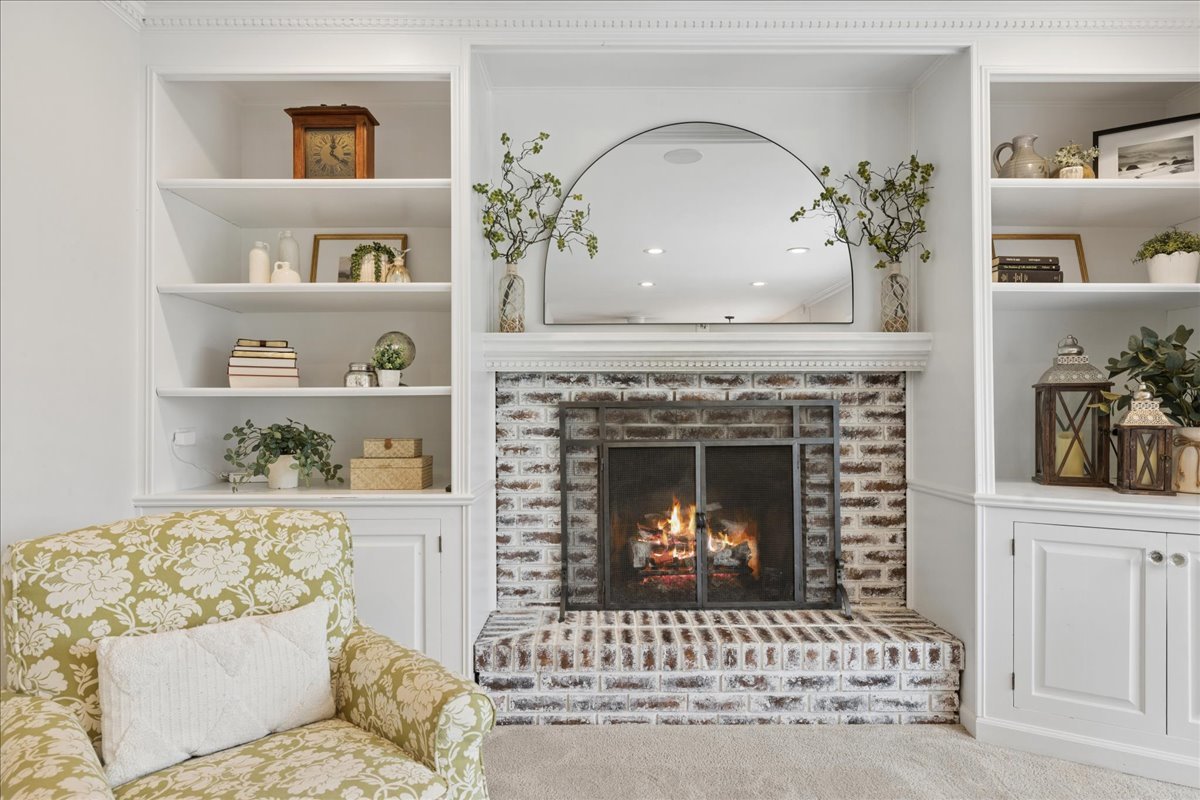 334 E Winchester Road, Libertyville, IL 60048