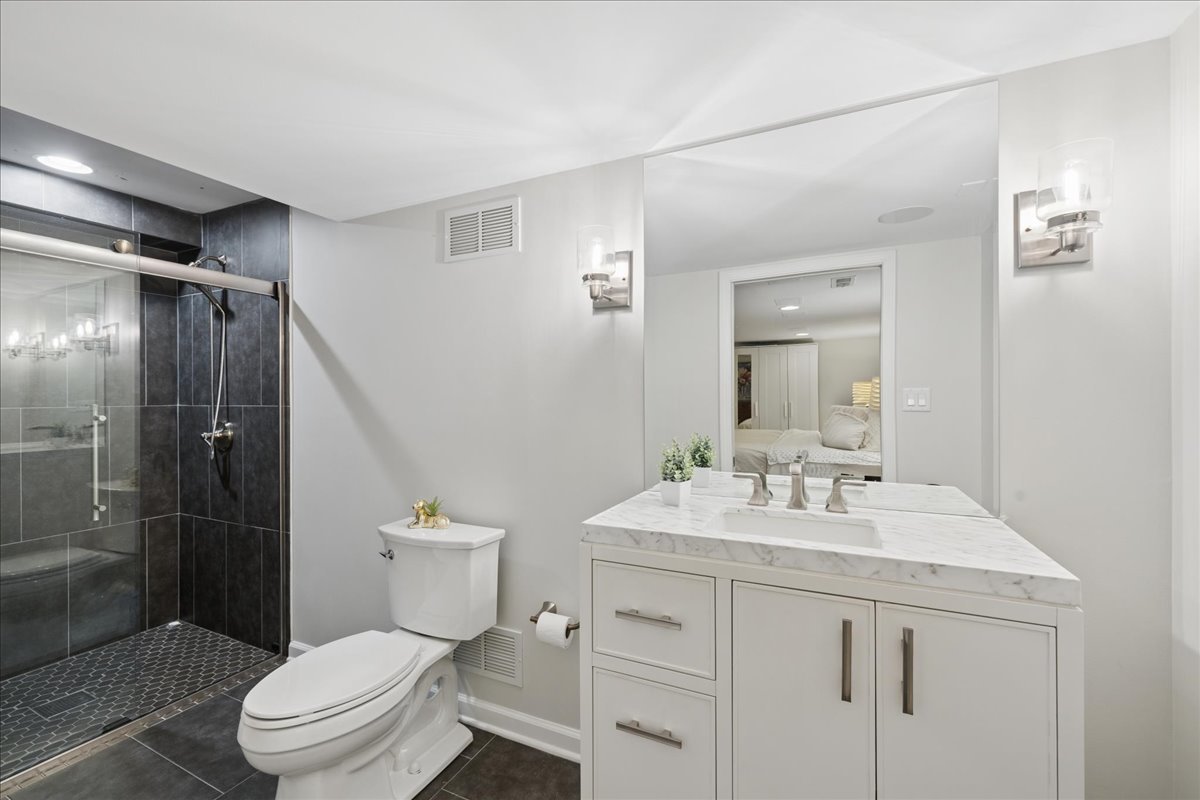 334 E Winchester Road, Libertyville, IL 60048