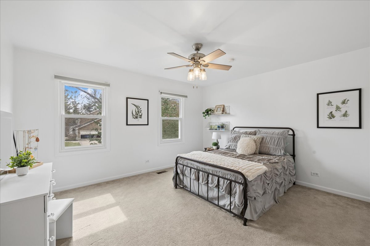 334 E Winchester Road, Libertyville, IL 60048