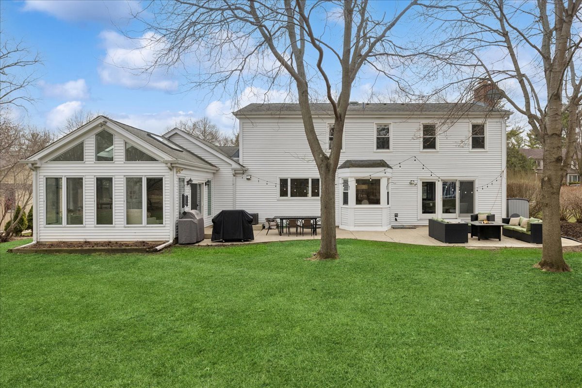 334 E Winchester Road, Libertyville, IL 60048