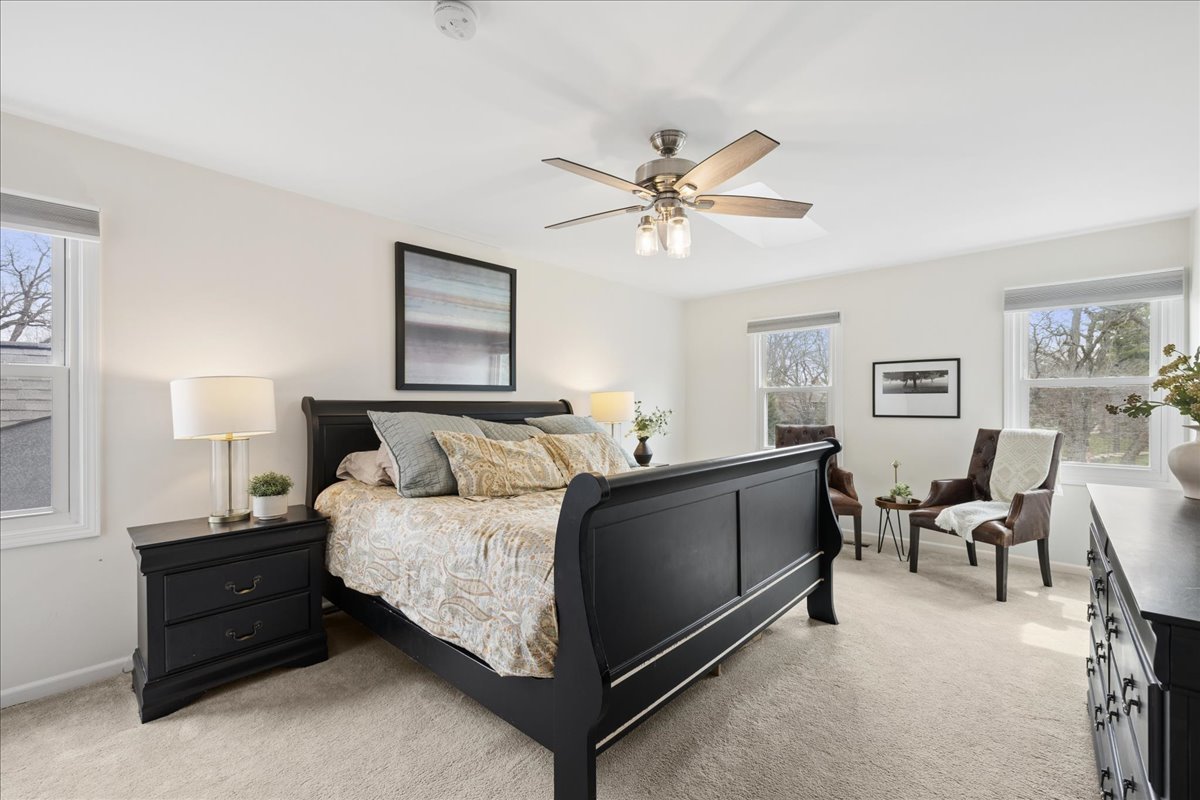 334 E Winchester Road, Libertyville, IL 60048