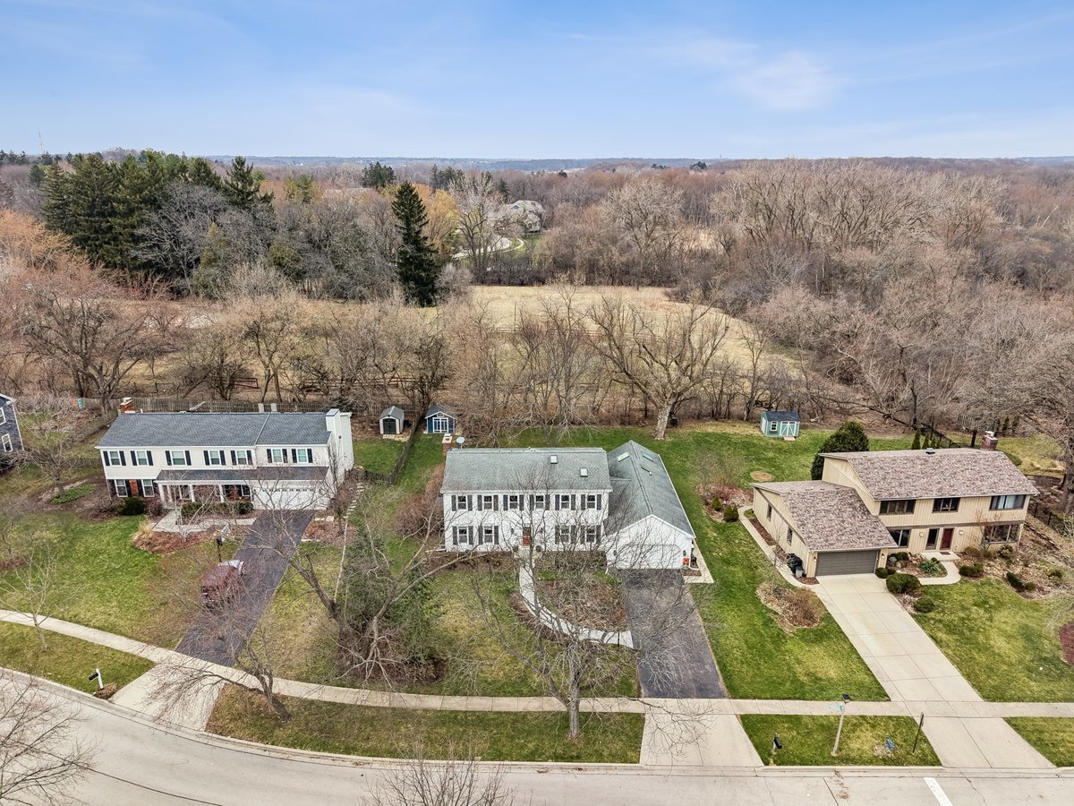 334 E Winchester Road, Libertyville, IL 60048