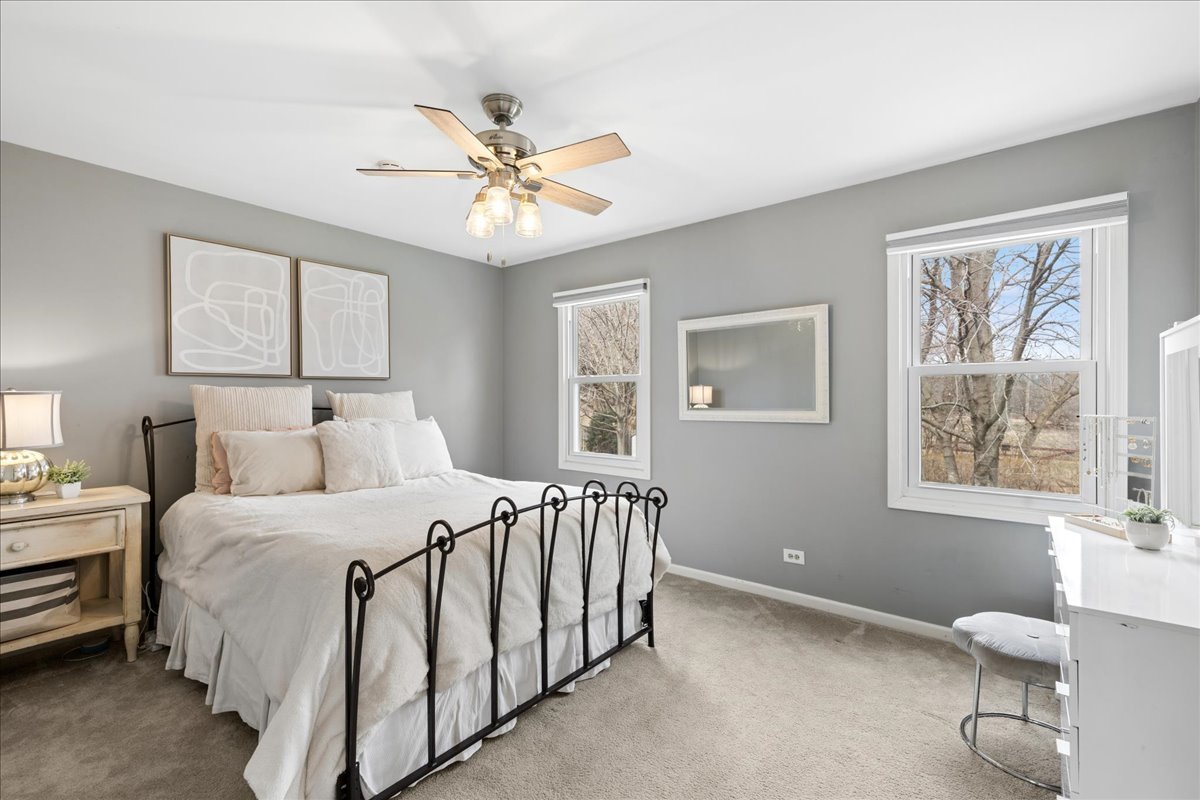 334 E Winchester Road, Libertyville, IL 60048