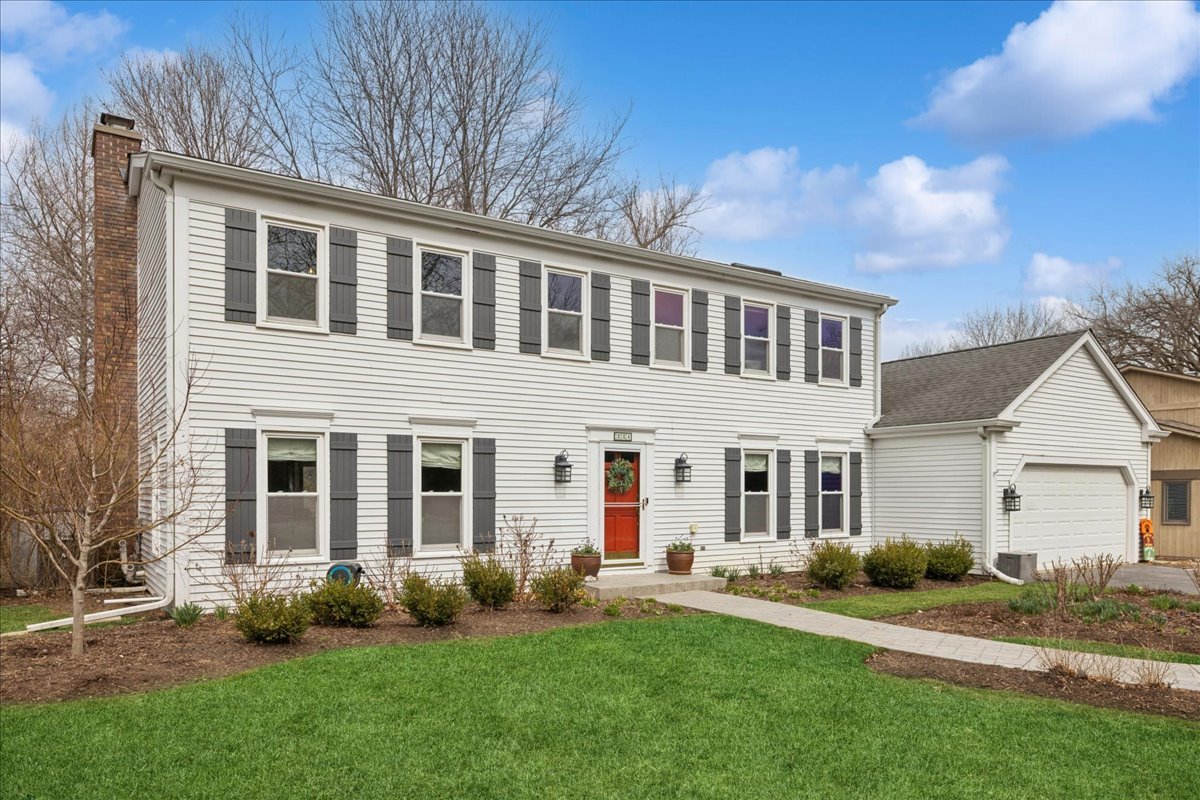 334 E Winchester Road, Libertyville, IL 60048