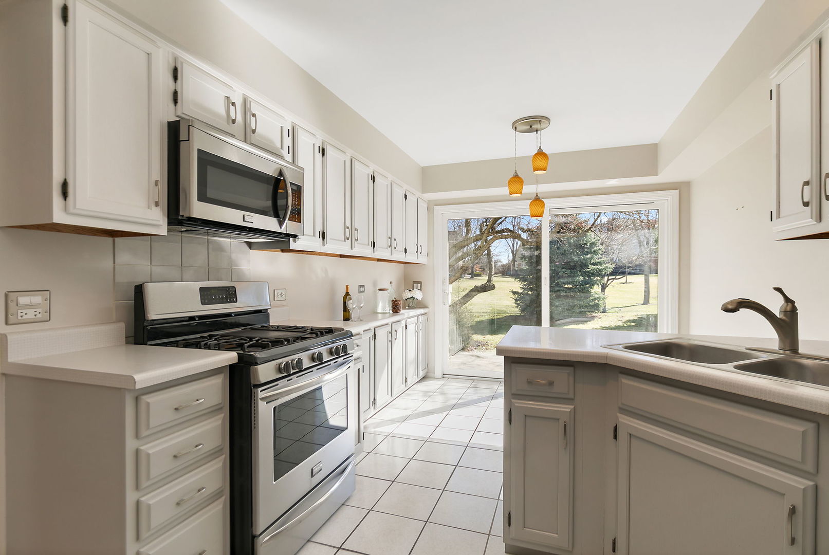 147 Stirling Lane, Schaumburg, IL 60194