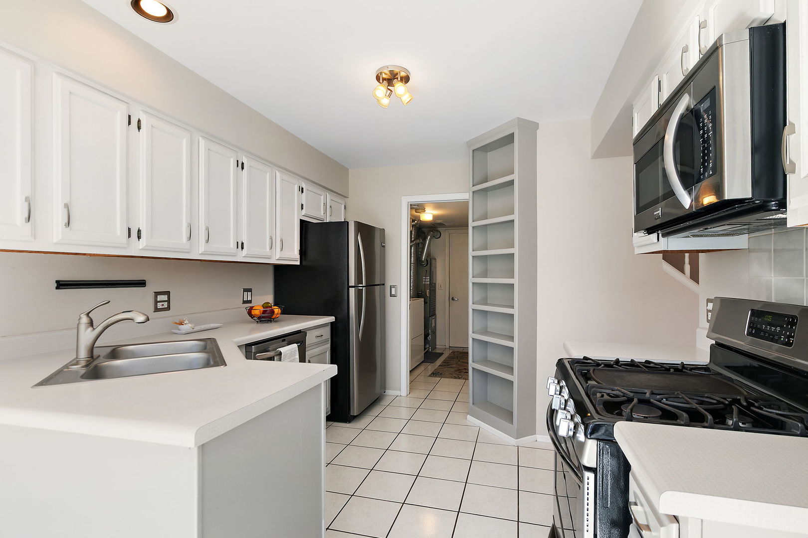 147 Stirling Lane, Schaumburg, IL 60194