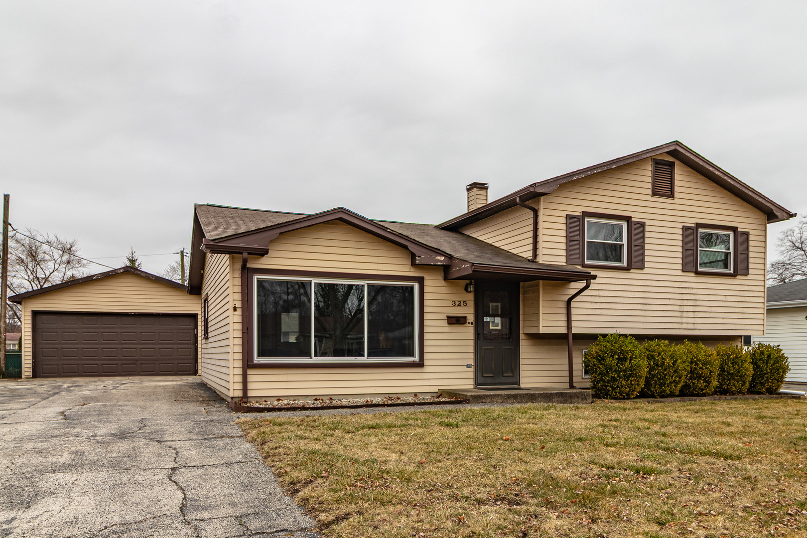 325 N Emerald Avenue, Mundelein, IL 60060