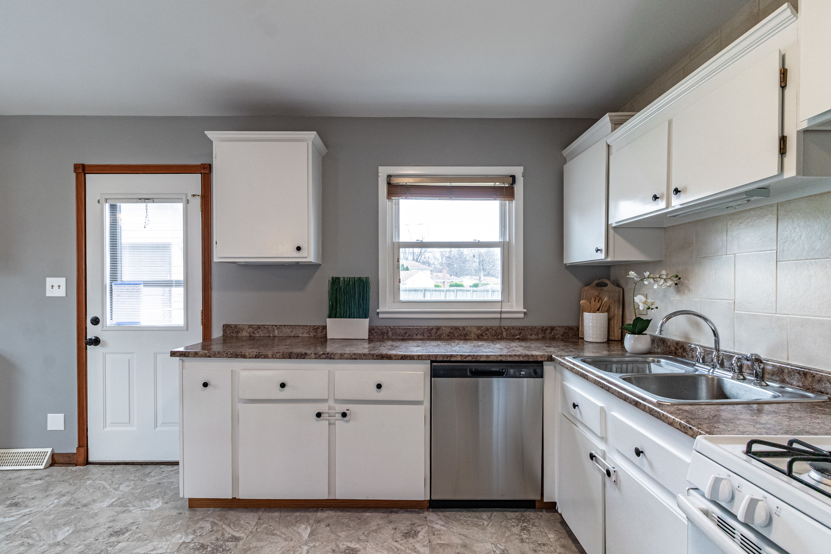 325 N Emerald Avenue, Mundelein, IL 60060