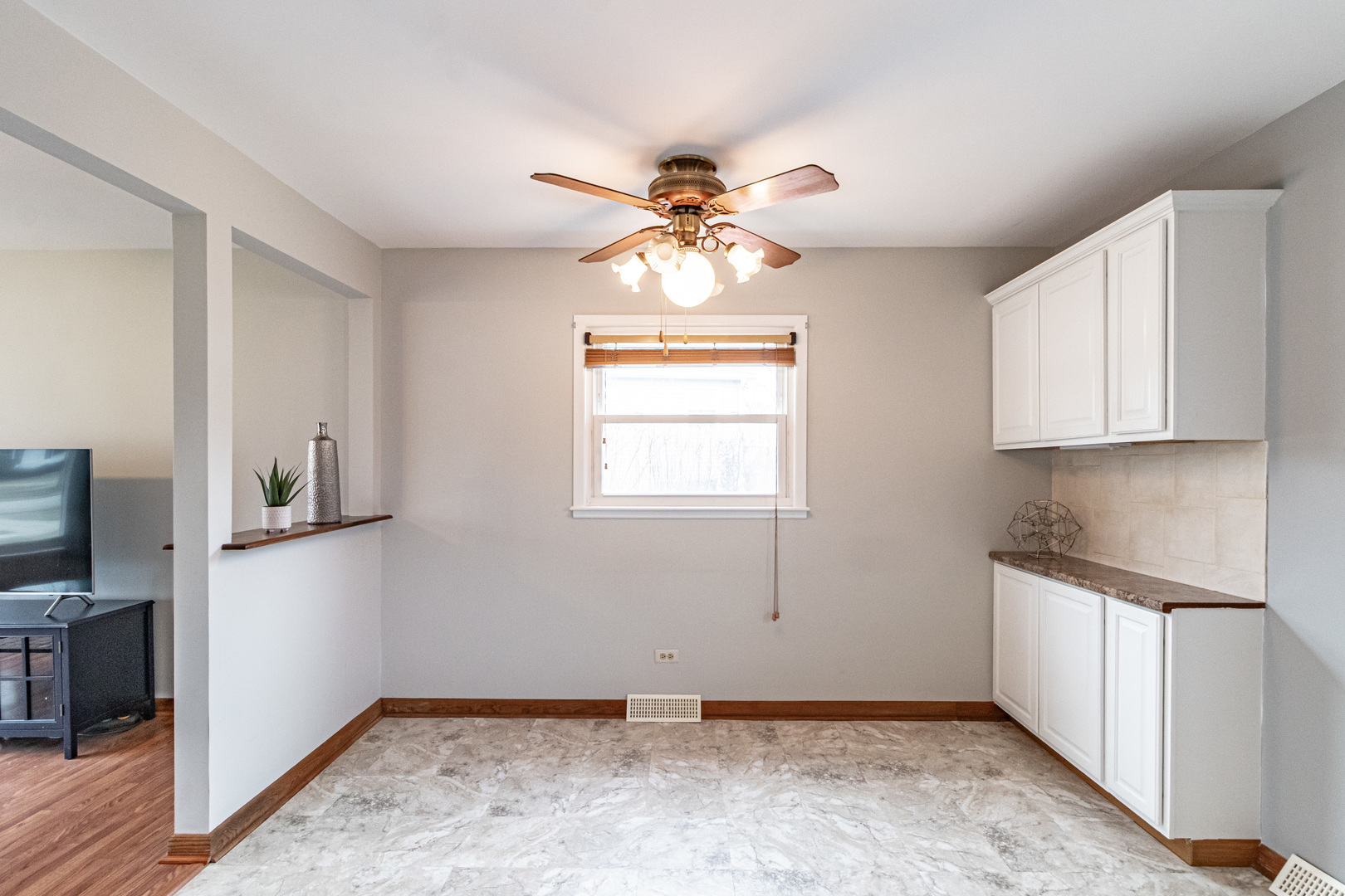 325 N Emerald Avenue, Mundelein, IL 60060