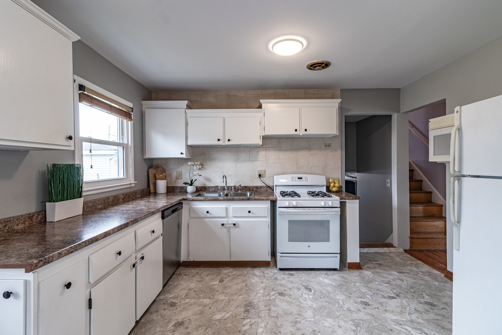 325 N Emerald Avenue, Mundelein, IL 60060