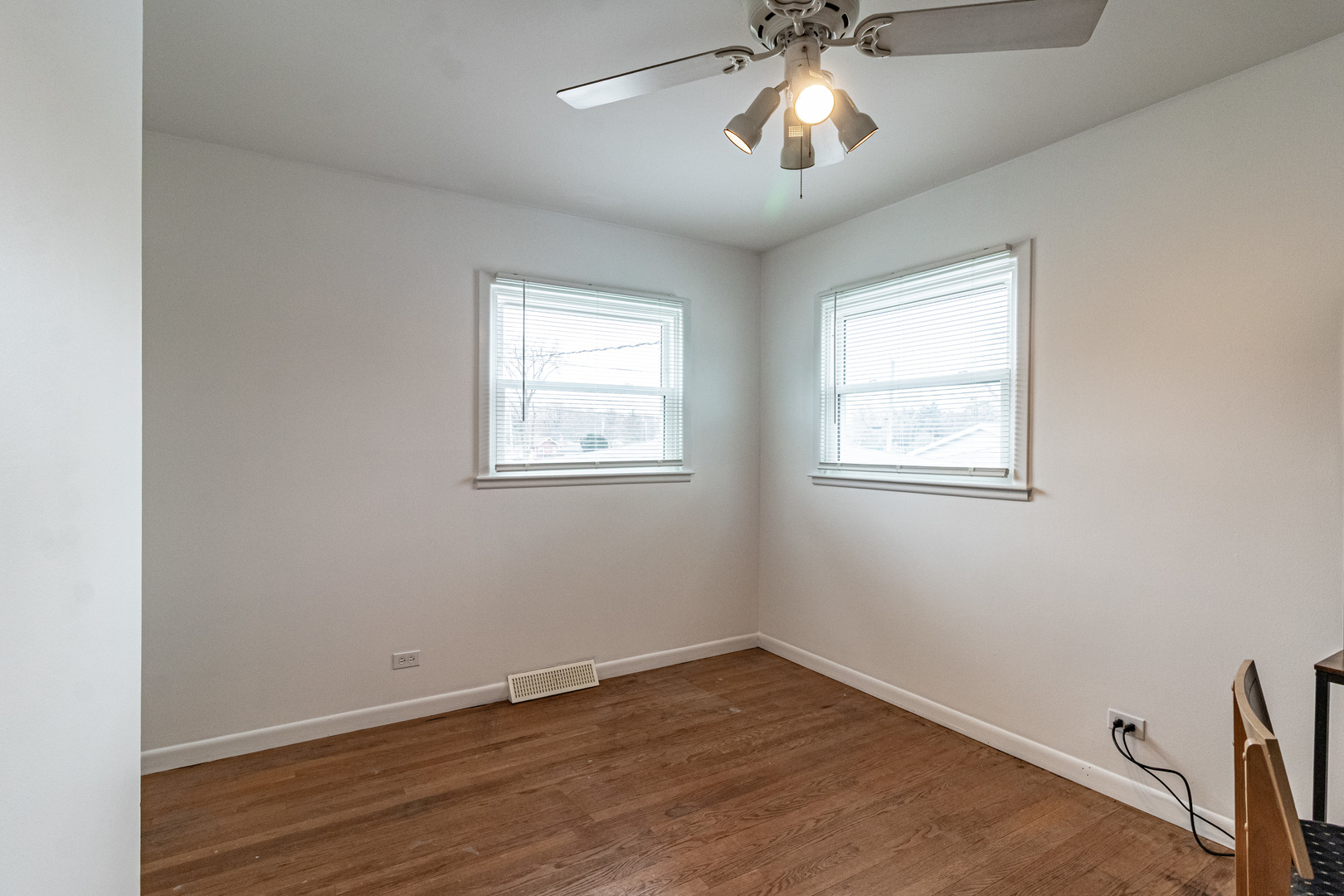 325 N Emerald Avenue, Mundelein, IL 60060