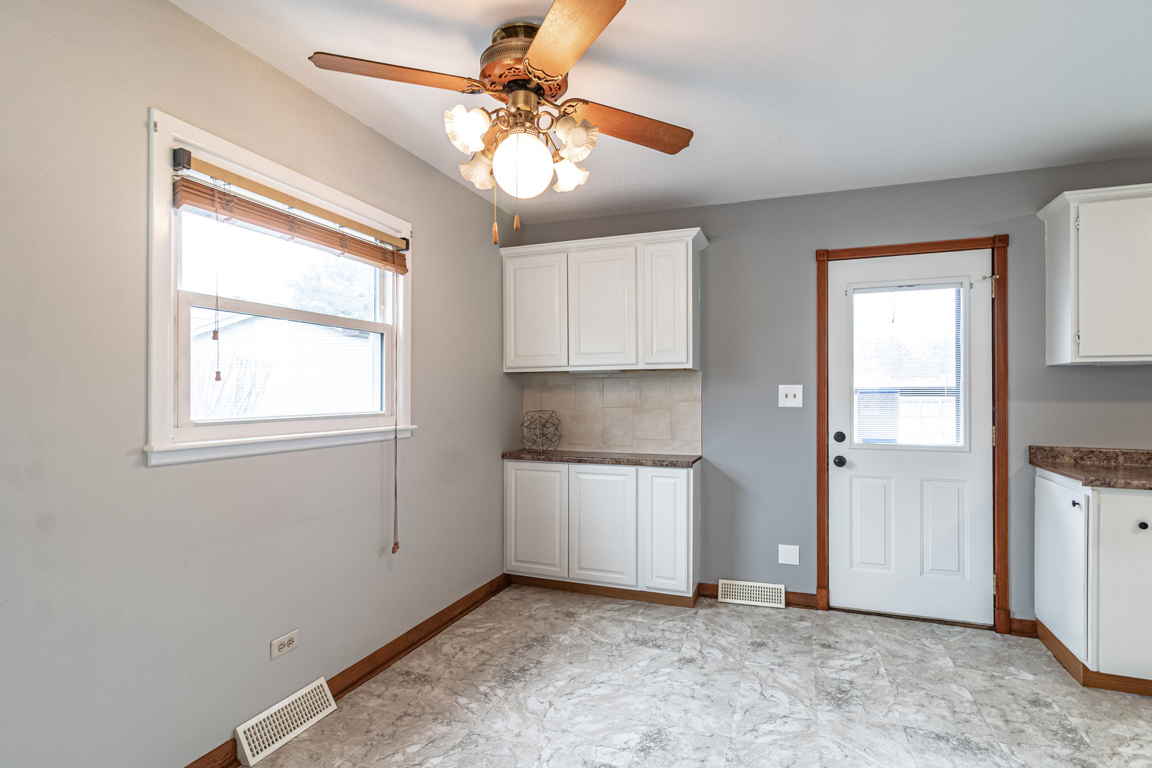 325 N Emerald Avenue, Mundelein, IL 60060