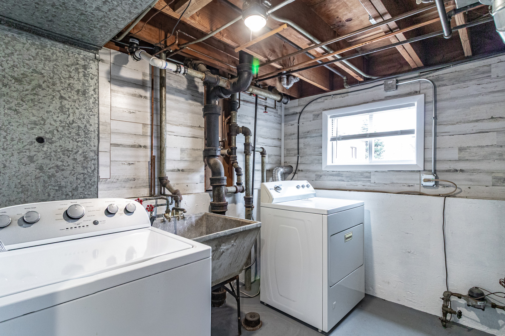 325 N Emerald Avenue, Mundelein, IL 60060