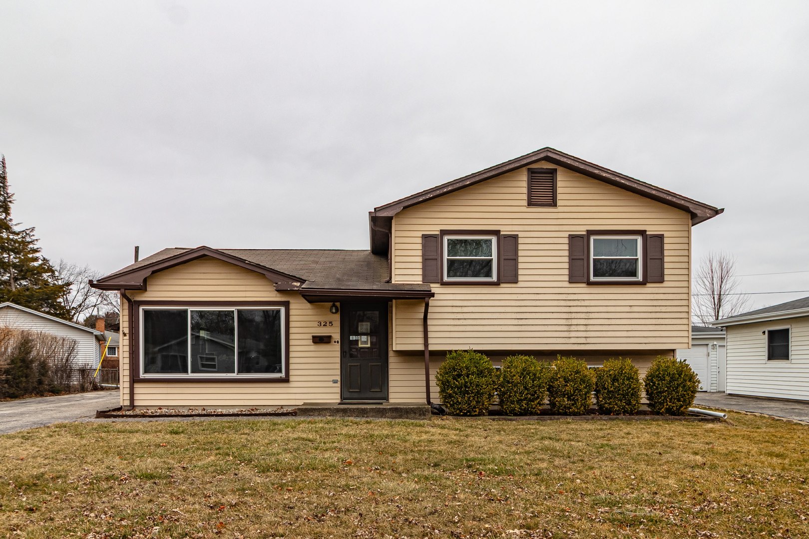 325 N Emerald Avenue, Mundelein, IL 60060