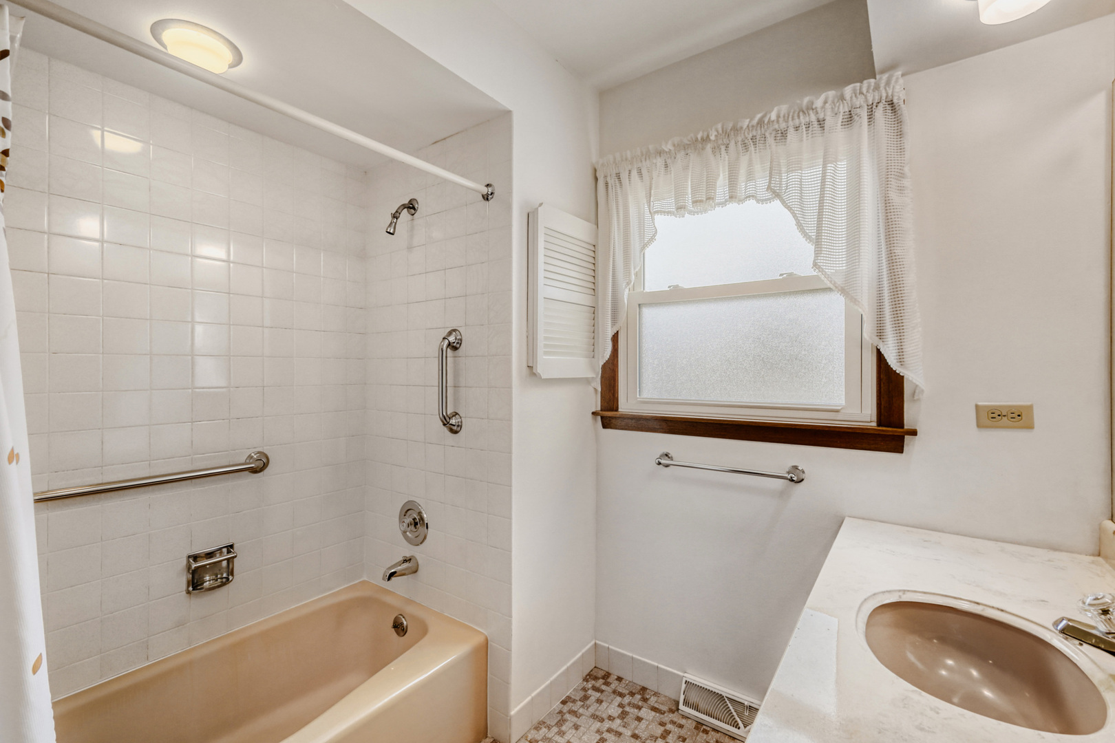 602 E Weathersfield Way, Schaumburg, IL 60193