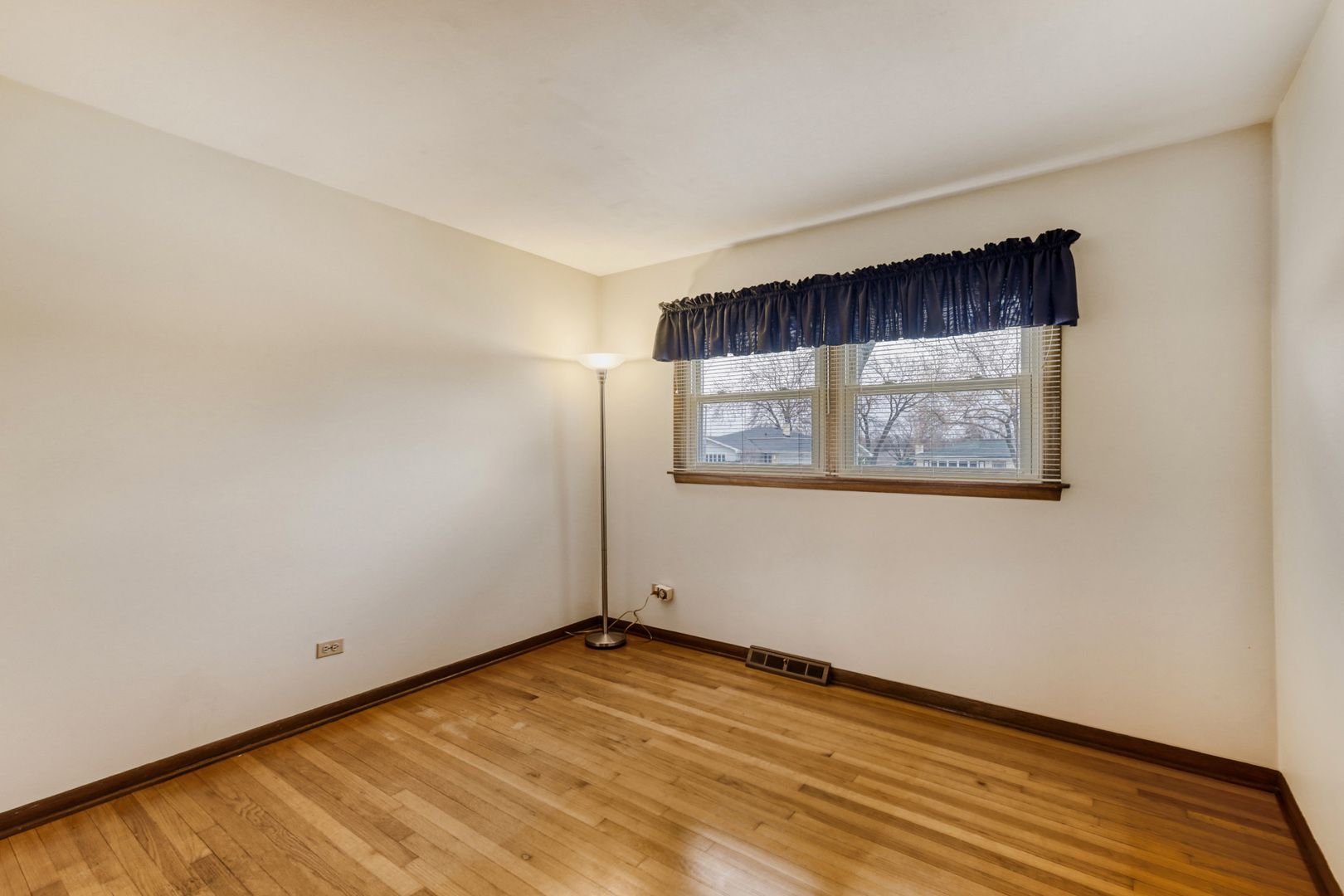 602 E Weathersfield Way, Schaumburg, IL 60193