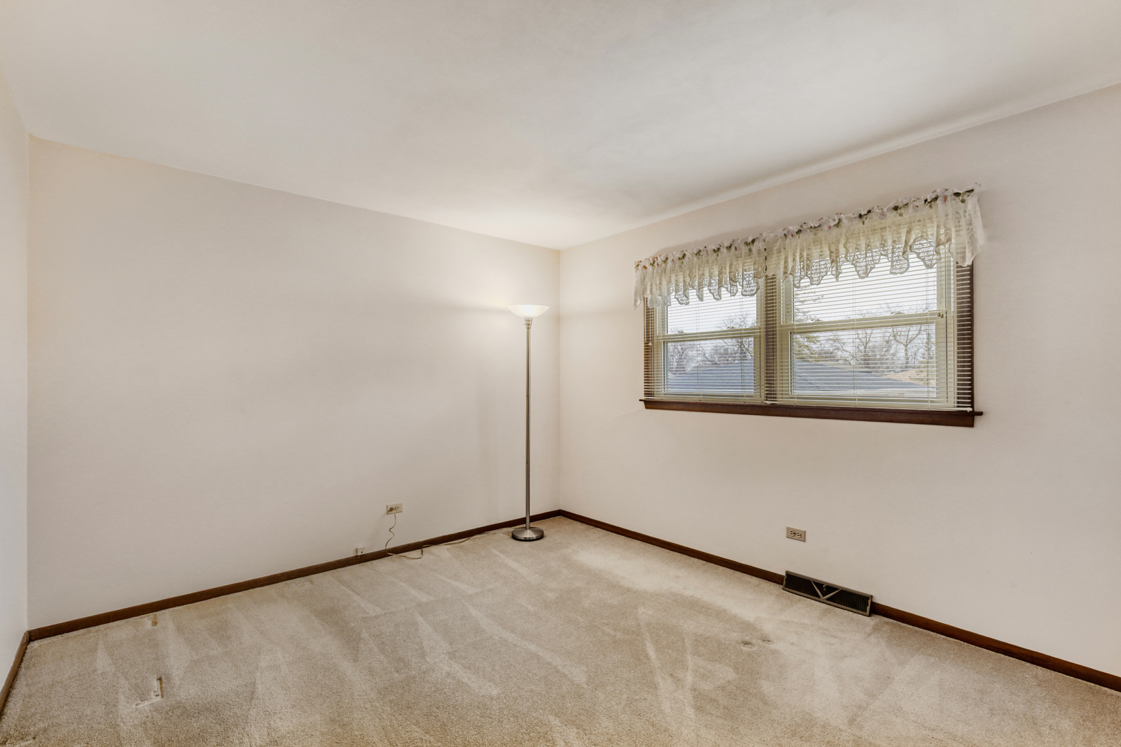 602 E Weathersfield Way, Schaumburg, IL 60193