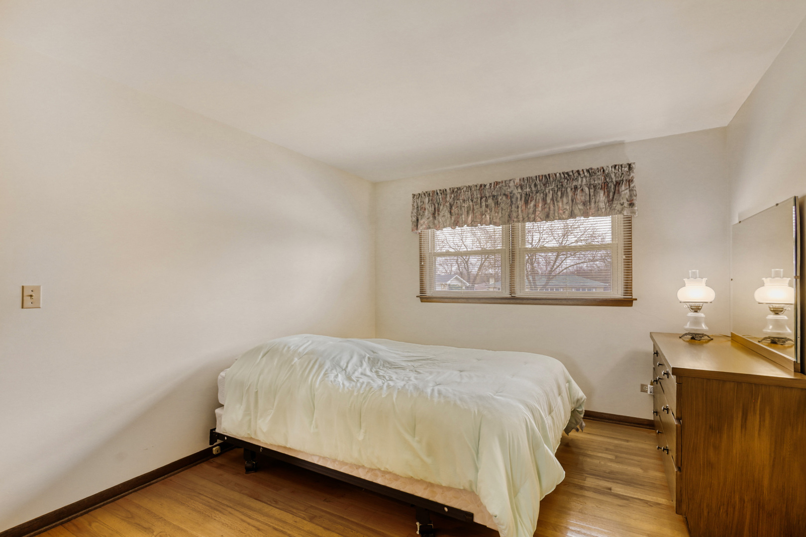 602 E Weathersfield Way, Schaumburg, IL 60193