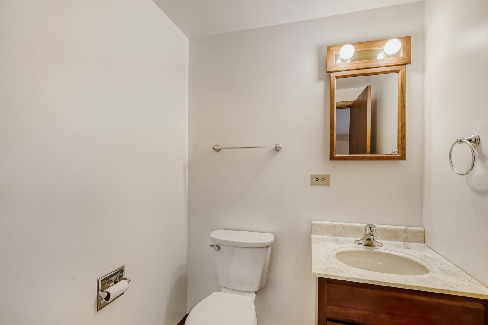 602 E Weathersfield Way, Schaumburg, IL 60193