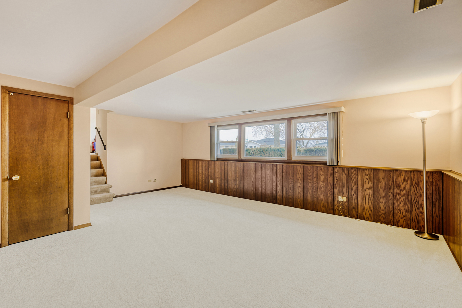 602 E Weathersfield Way, Schaumburg, IL 60193